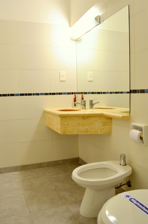 Imagen de la habitación del Hotel America, Montevideo. Foto 10