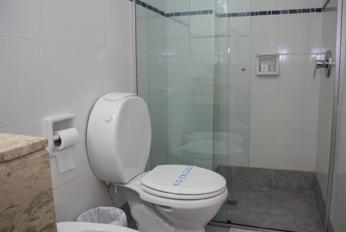 Imagen de la habitación del Hotel America, Montevideo. Foto 14