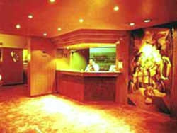 Imagen de los interiores del Hotel America Studios All Suites. Foto 2