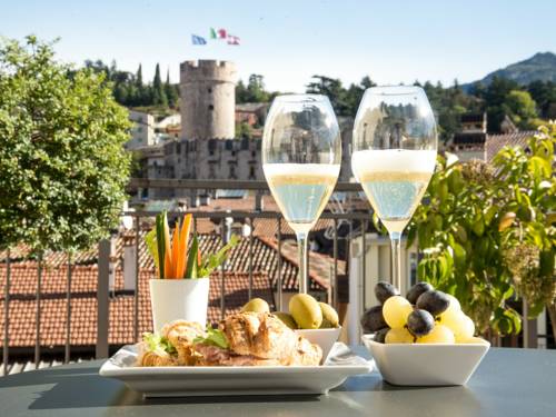 Imagen de la habitación del Hotel America, Trento. Foto 3