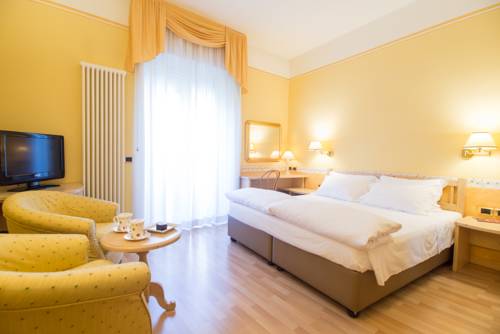 Imagen de la habitación del Hotel America, Trento. Foto 9