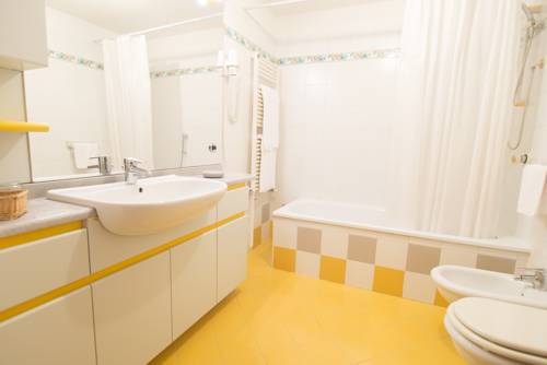 Imagen de la habitación del Hotel America, Trento. Foto 16