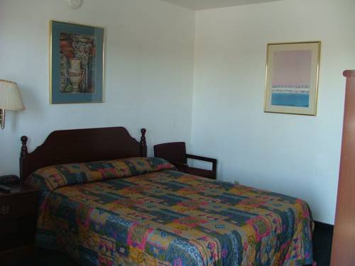 Imagen de la habitación del Hotel American Budget Inn And Suites-modesto. Foto 2