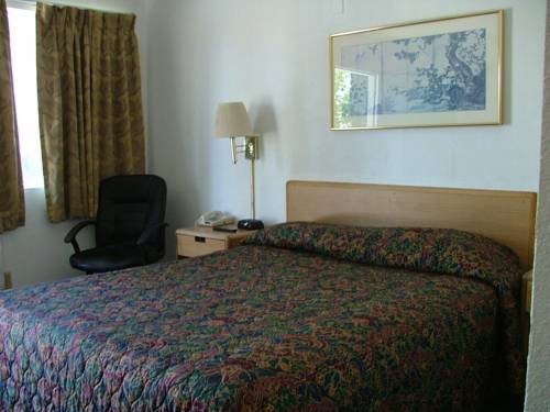 Imagen de la habitación del Hotel American Budget Inn And Suites-modesto. Foto 6