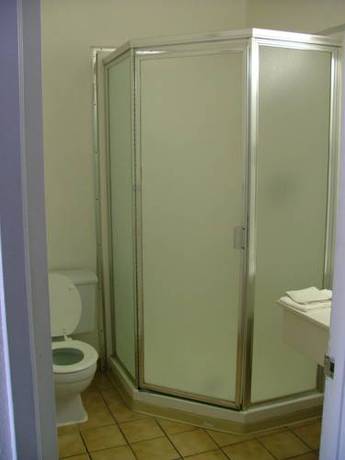 Imagen de la habitación del Hotel American Budget Inn And Suites-modesto. Foto 7