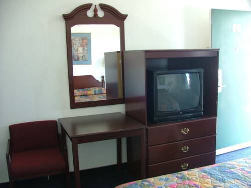 Imagen de la habitación del Hotel American Budget Inn And Suites-modesto. Foto 8