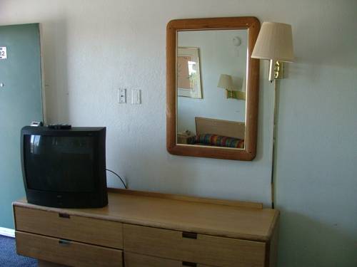 Imagen de la habitación del Hotel American Budget Inn And Suites-modesto. Foto 9