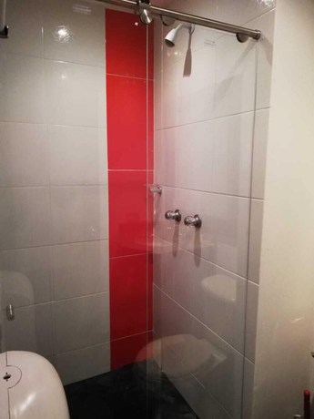 Imagen de la habitación del Hotel American Deluxe BC. Foto 2