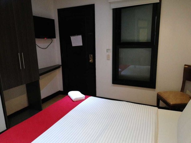 Imagen de la habitación del Hotel American Deluxe BC. Foto 4