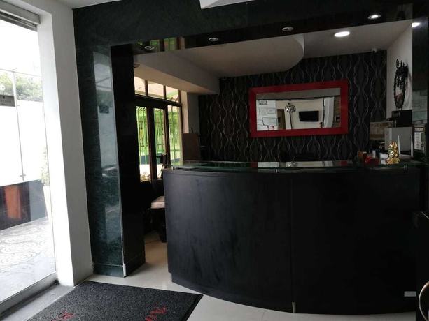 Imagen de los interiores del Hotel American Deluxe BC. Foto 18