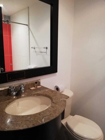 Imagen de la habitación del Hotel American Deluxe BC. Foto 9