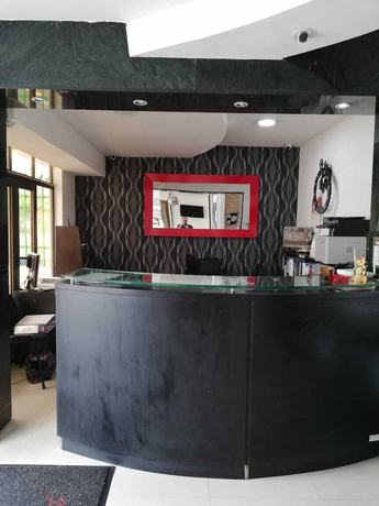 Imagen de los interiores del Hotel American Deluxe BC. Foto 19