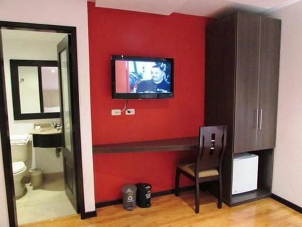 Imagen de la habitación del Hotel American Deluxe BC. Foto 15