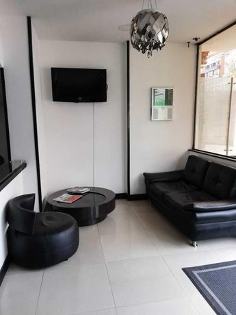 Imagen de los interiores del Hotel American Deluxe BC. Foto 20