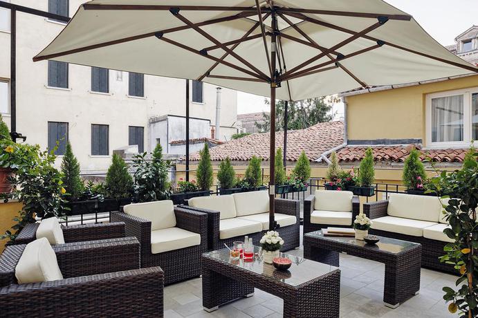 Imagen de los exteriores del Hotel American Dinesen. Foto 10