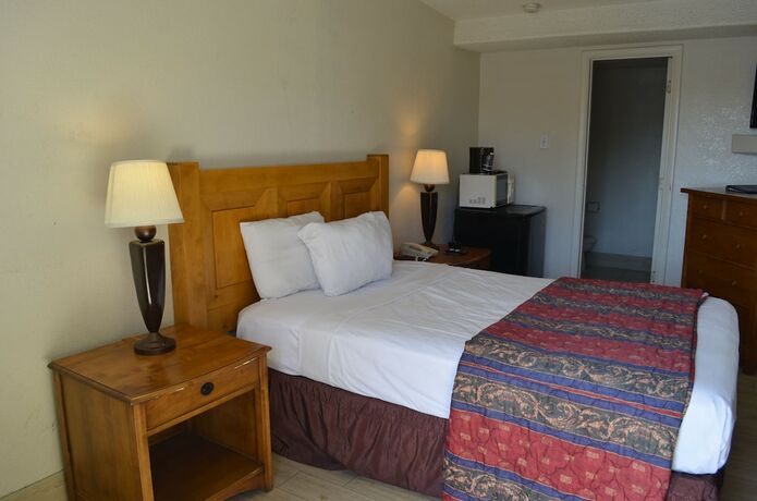 Imagen de la habitación del Hotel American Executive Inn. Foto 19