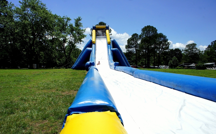 Imagen de la piscina del Hotel American Heritage Rv Park. Foto 16