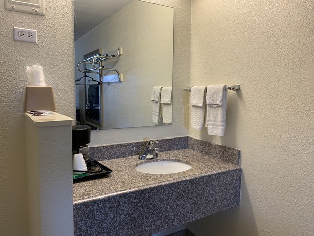 Imagen general del Hotel American Inn And Suites. Foto 1