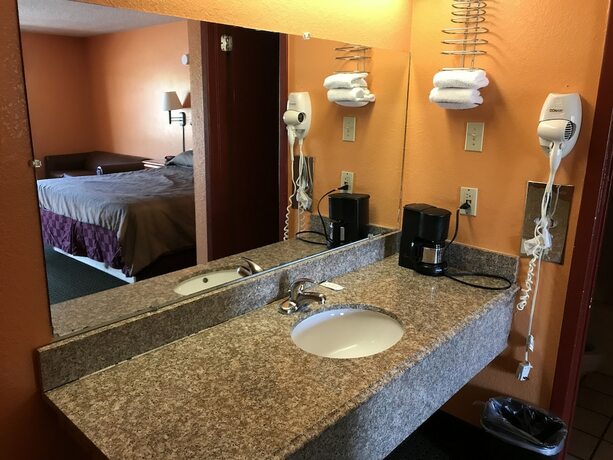 Imagen general del Hotel American Inn Cleburne. Foto 12