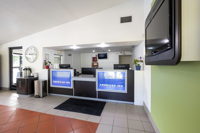 Imagen de los interiores del Hotel American Inn. Foto 19