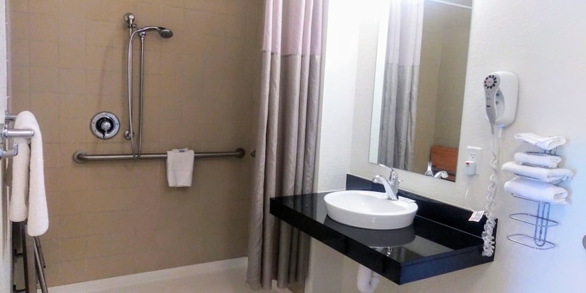 Imagen de la habitación del Hotel American Inn. Foto 17