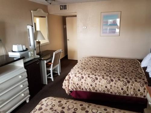 Imagen de la habitación del Hotel American Inn Grover Beach. Foto 2