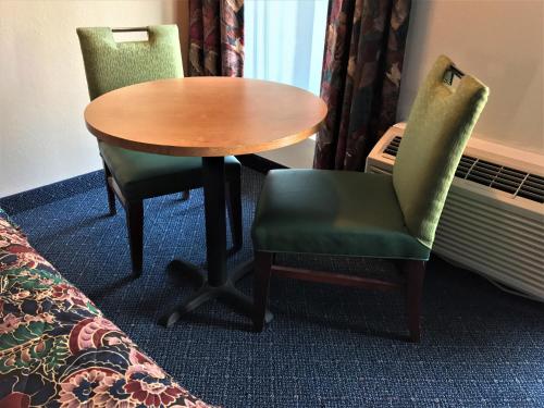 Imagen de la habitación del Hotel American Inn Kansas City, KS. Foto 6