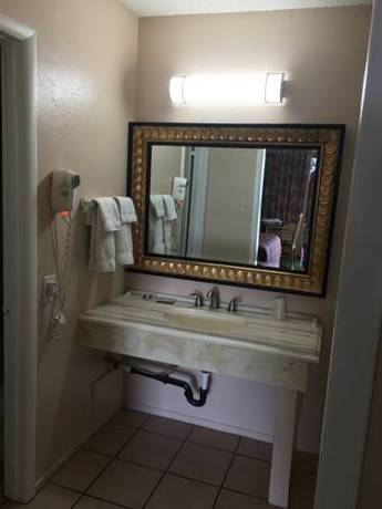 Imagen de la habitación del Hotel American Inn Motel. Foto 5