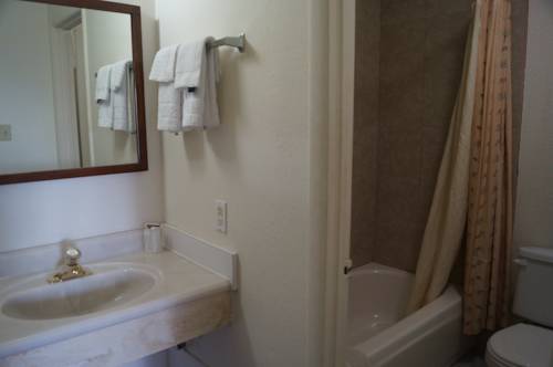 Imagen de la habitación del Hotel American Inn Motel. Foto 10