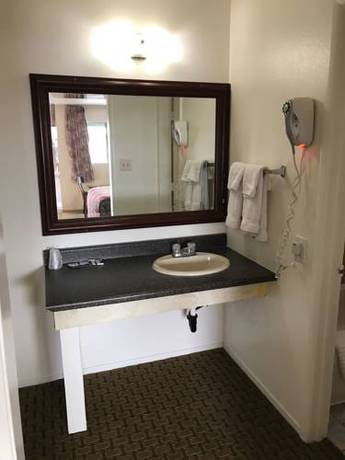 Imagen de la habitación del Hotel American Inn Motel. Foto 14