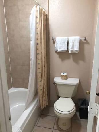 Imagen de la habitación del Hotel American Inn Motel. Foto 16