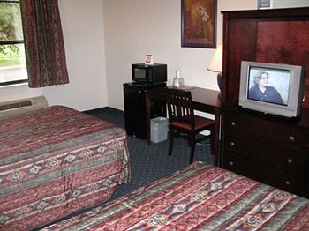 Imagen de los interiores del Hotel American Inn North Kansas City. Foto 14