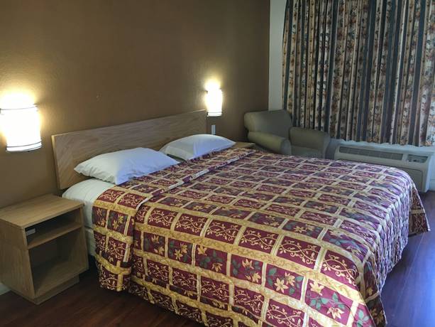 Imagen de la habitación del Hotel American Inn Ontario. Foto 8