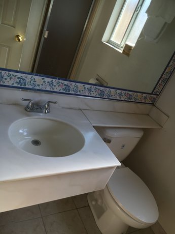 Imagen de la habitación del Hotel American Inn Ontario. Foto 11