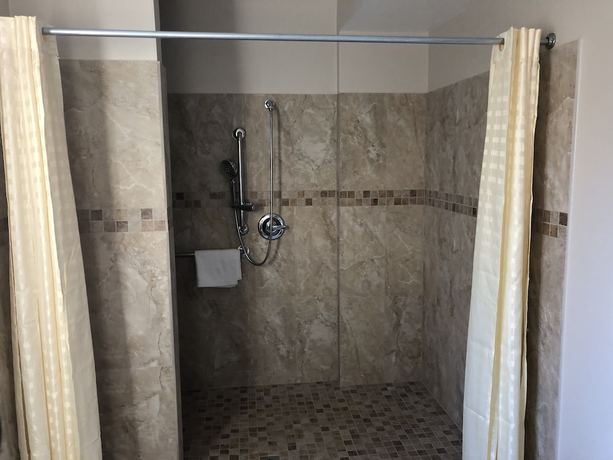 Imagen de la habitación del Hotel American Inn Ontario. Foto 12