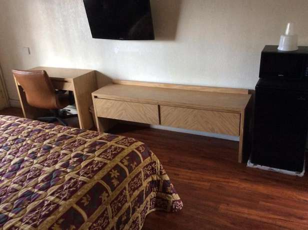 Imagen de la habitación del Hotel American Inn Ontario. Foto 13