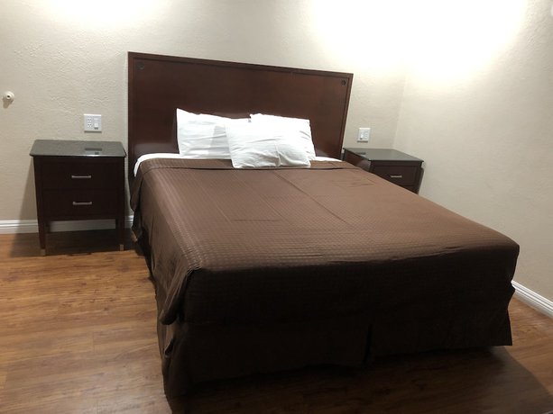 Imagen de la habitación del Hotel American Inn Ontario. Foto 16