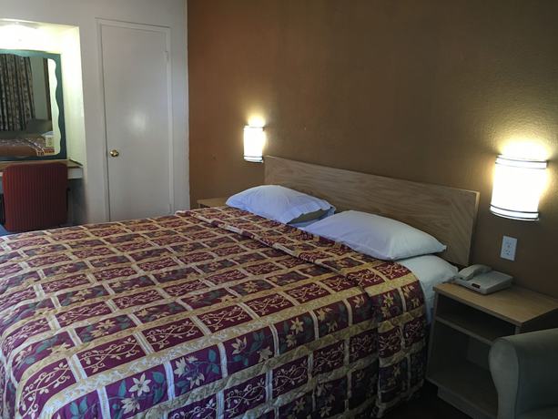 Imagen de la habitación del Hotel American Inn Ontario. Foto 17
