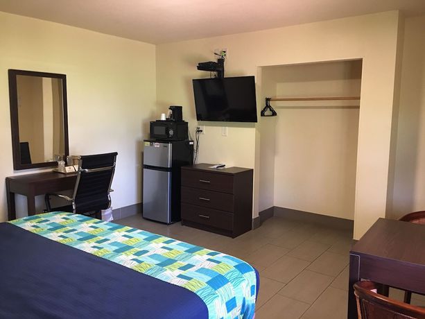 Imagen de la habitación del Hotel American Inn Punta Gorda. Foto 11