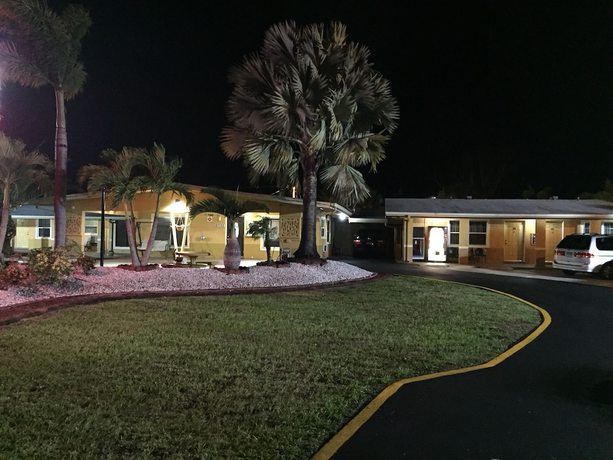 Imagen de los exteriores del Hotel American Inn Punta Gorda. Foto 17