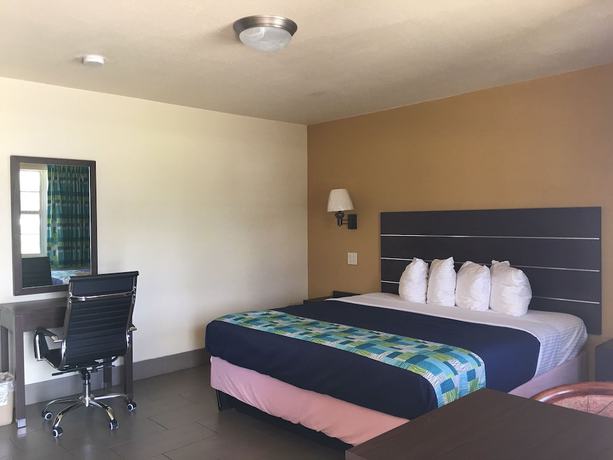 Imagen de la habitación del Hotel American Inn Punta Gorda. Foto 13