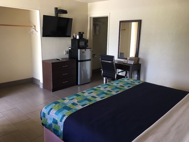 Imagen de la habitación del Hotel American Inn Punta Gorda. Foto 15