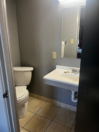 Imagen de la habitación del Hotel American Inn, Sacramento. Foto 11
