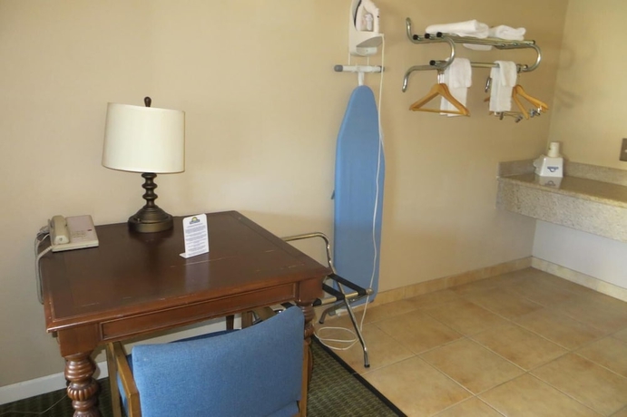 Imagen de la habitación del Hotel American Inn, Stockton. Foto 14