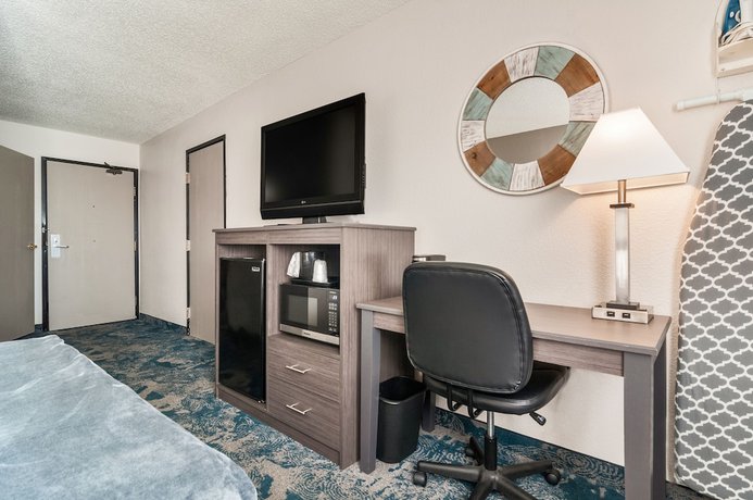 Imagen de la habitación del Hotel American Inn Suites Detroit Metro Airport. Foto 2