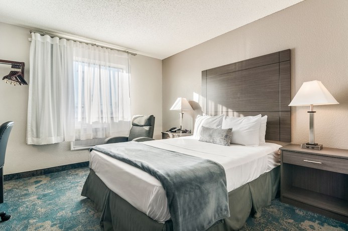 Imagen de la habitación del Hotel American Inn Suites Detroit Metro Airport. Foto 3