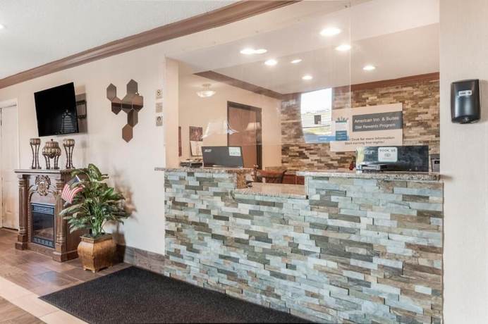 Imagen de los interiores del Hotel American Inn Suites Detroit Metro Airport. Foto 19