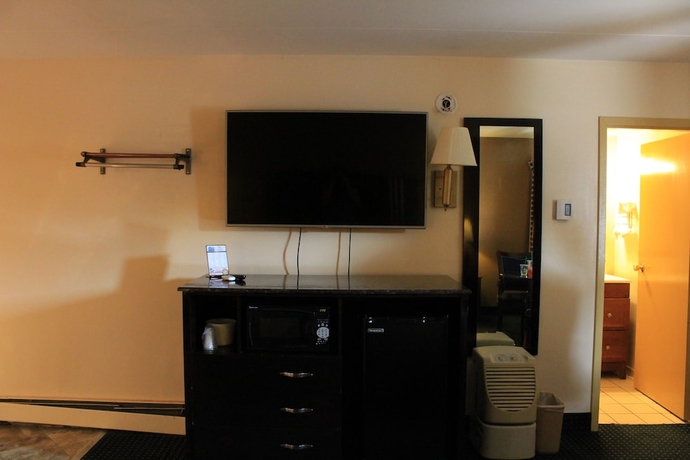 Imagen de la habitación del Hotel American Inn and Suites, Countryside. Foto 5