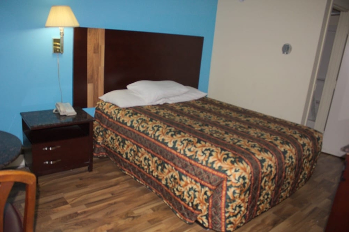Imagen de la habitación del Hotel American Inn and Suites, Countryside. Foto 7
