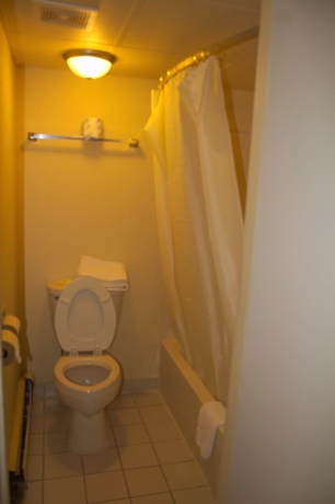 Imagen de la habitación del Hotel American Inn and Suites, Countryside. Foto 17